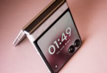 Motorola Deal: Get a Free Smartwatch and Earbuds When You Buy a Razr