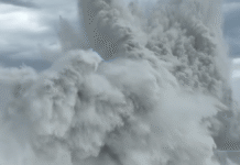 Typhoon Champi unleashes huge waves along Taiwan’s coast