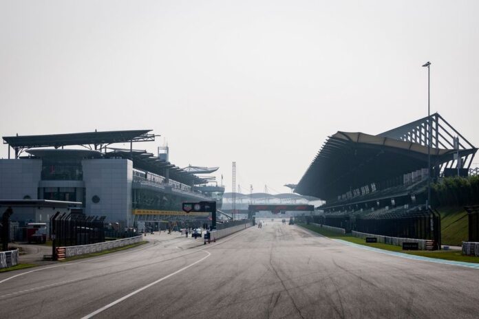 a-general-view-of-the-main-str.jpg