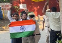 India ‘cockroach’ leaders detained after entering barricaded protest site