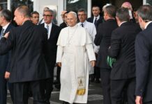 Pope’s surgeon details operating on “ideal patient” after lung cancer discovered