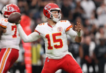 Patrick Mahomes throws for 272 yards in Week 6