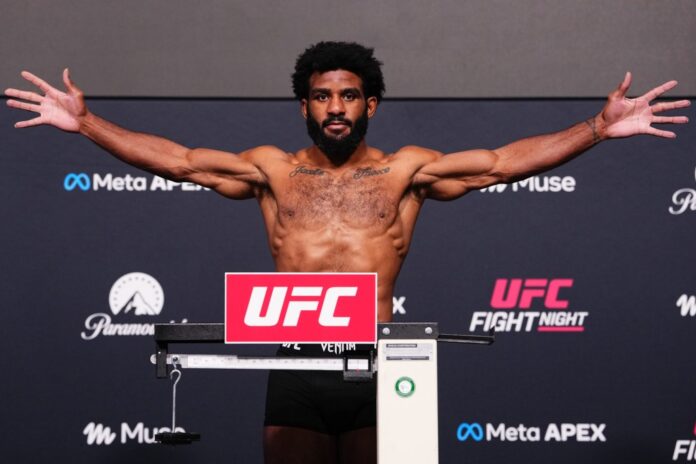 jacobe-smith-poses-scale-ufc-146984146.jpg