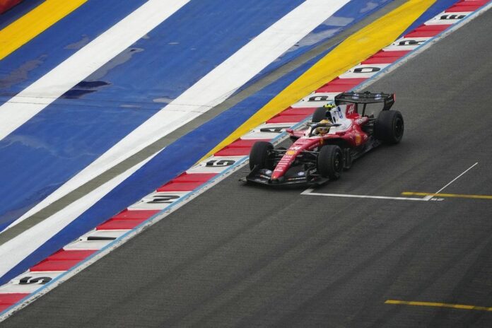 lewis-hamilton-ferrari.jpg