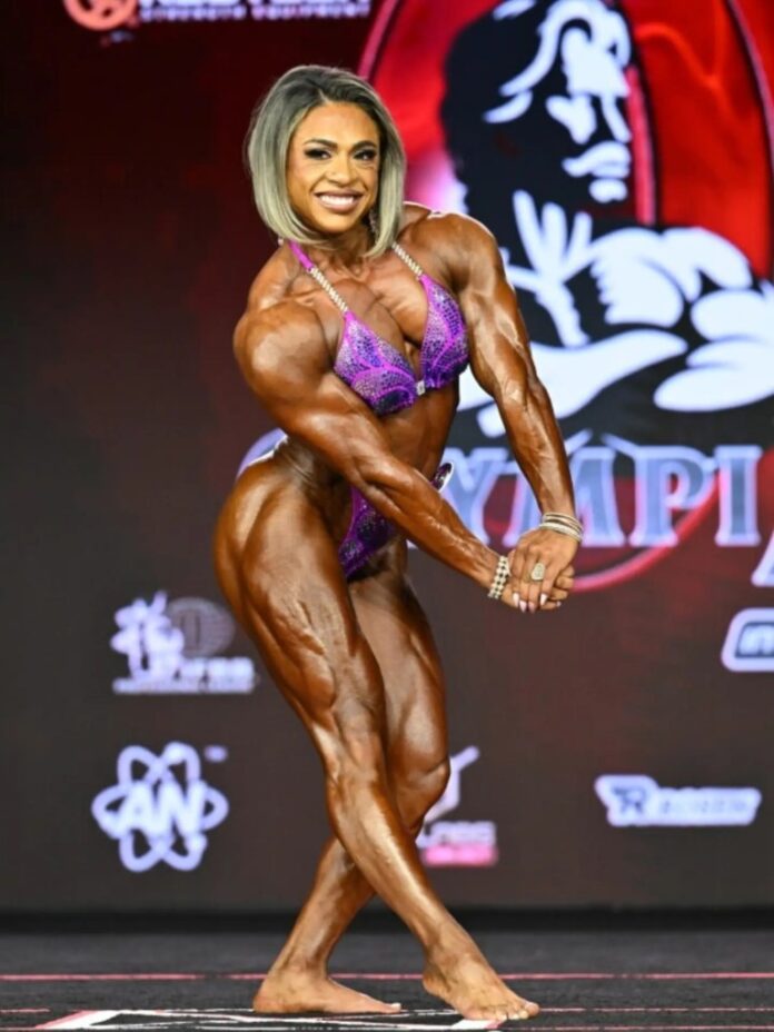 marianne-von-gierke-40-poses-145134061.jpg