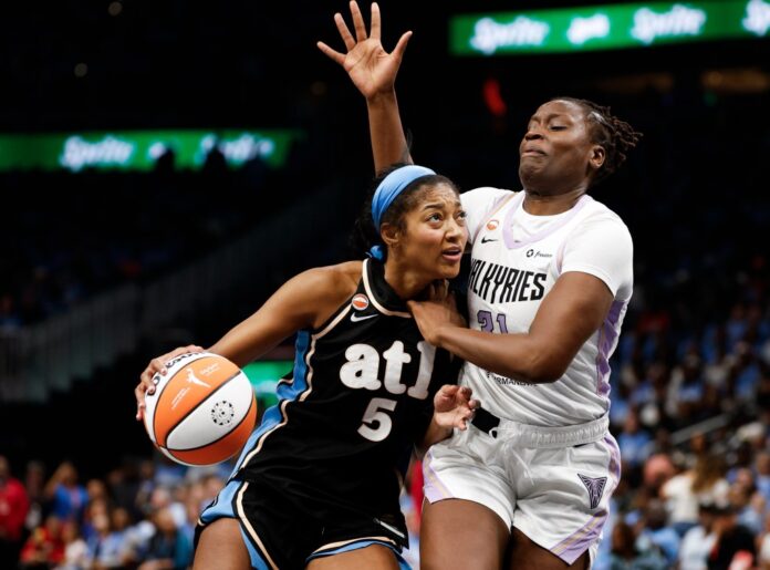 moves-ball-defended-golden-state-146023510.jpg