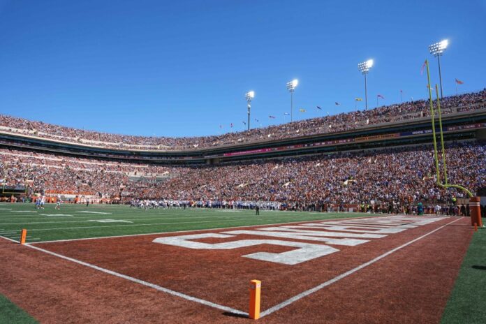 overall-view-game-texas-longhorns-145440338.jpg