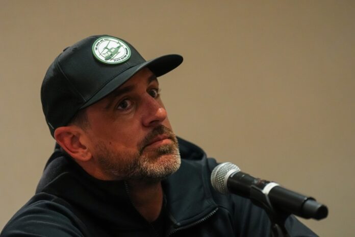 pittsburgh-steelers-quarterback-aaron-rodgers-146187368.jpg