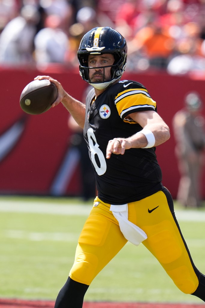 scrambles-first-half-nfl-football-145882343.jpg