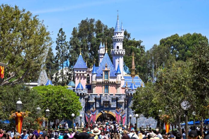 sleeping-beauty-castle-fantasyland-disneyland-143992302.jpg