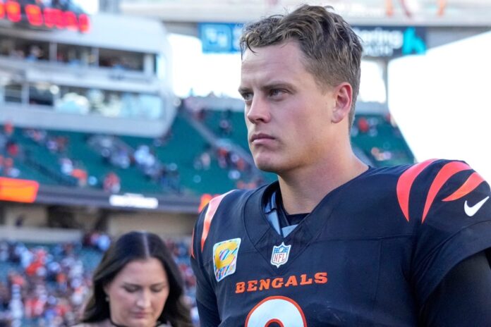 walks-locker-room-fourth-quarter-143782866.jpg